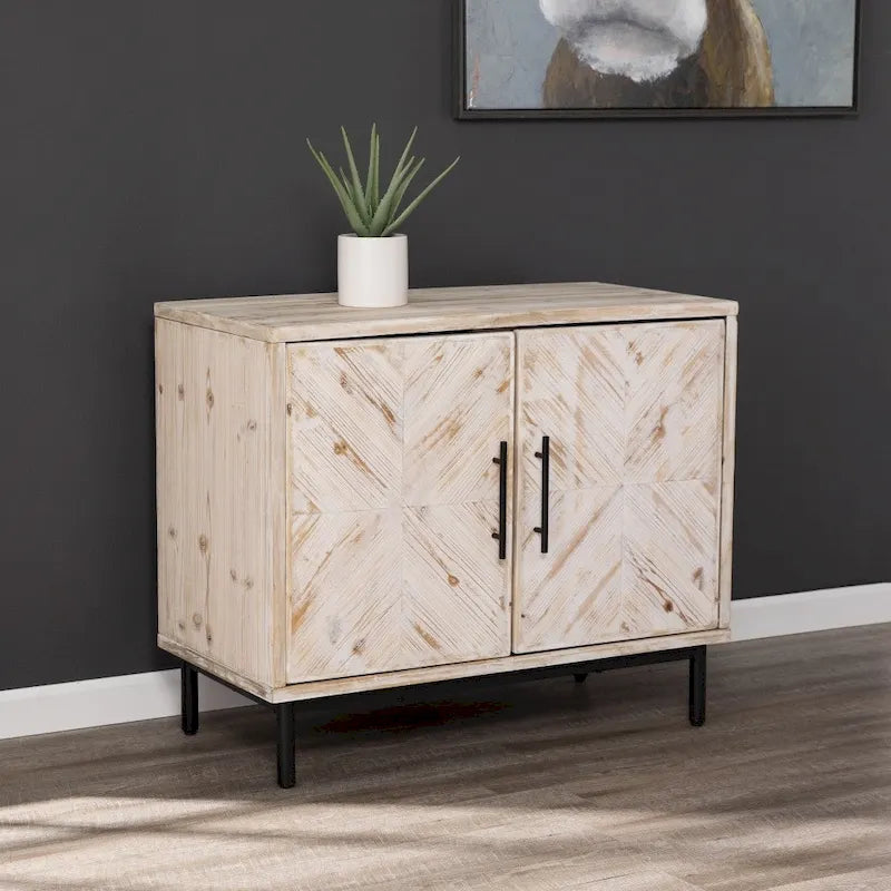 Modern Farmhouse Rustikaler Akzentschrank