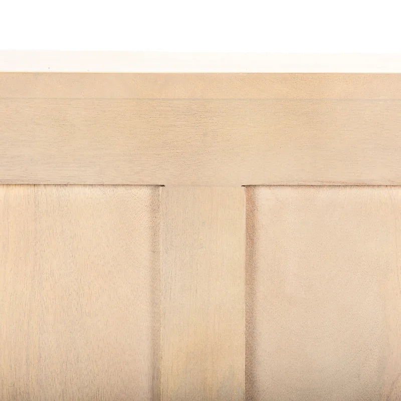 Hellbraunes Massivholz-Sideboard mit gemusterten Türen – 71.75B x 30H x 15T